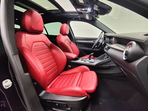 Used 2024 Alfa Romeo Stelvio Veloce AWD/4WD image 5