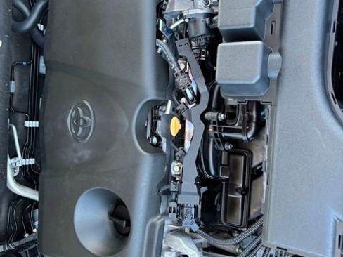 Used 2023 Toyota RAV4 XLE w/ Convenience Package FWD image 24