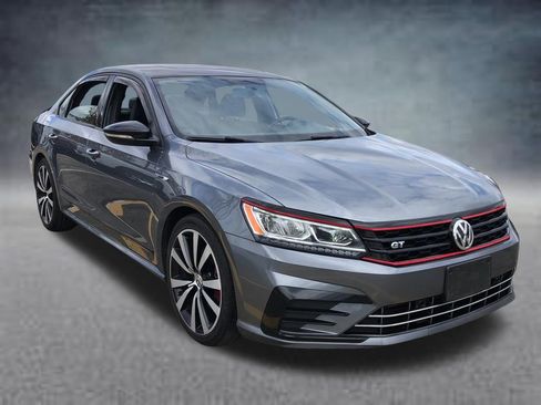 Used 2018 Volkswagen Passat 3.6 FWD image 12