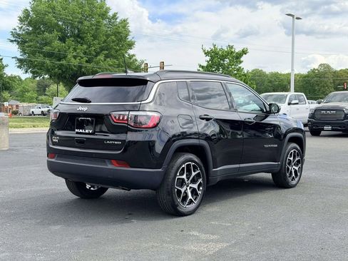 Used 2025 Jeep Compass Limited image 19