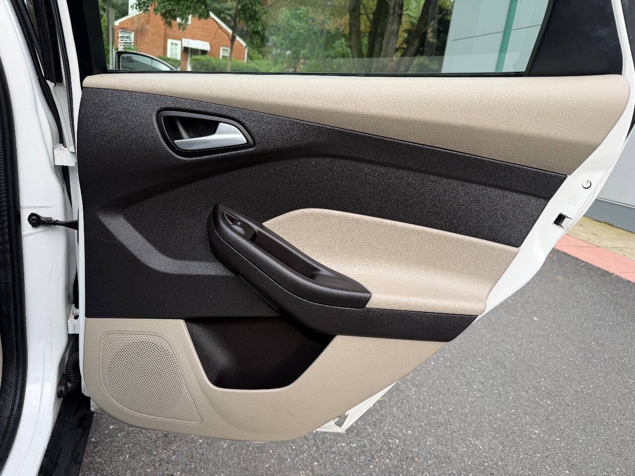 Used 2013 Ford Focus SE w/ SE Winter Pkg FWD image 16