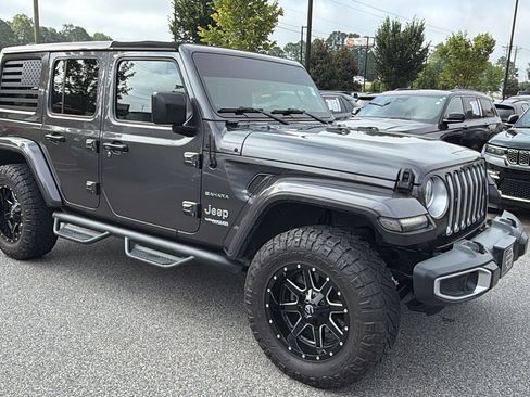 Used 2018 Jeep Wrangler Unlimited Sahara w/ Cold Weather Group AWD/4WD image 5