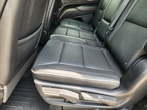 Used 2023 Cadillac Escalade Premium Luxury RWD image 30