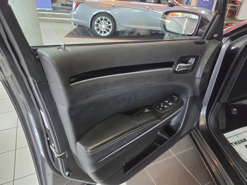Used 2023 Chrysler 300 S RWD image 9