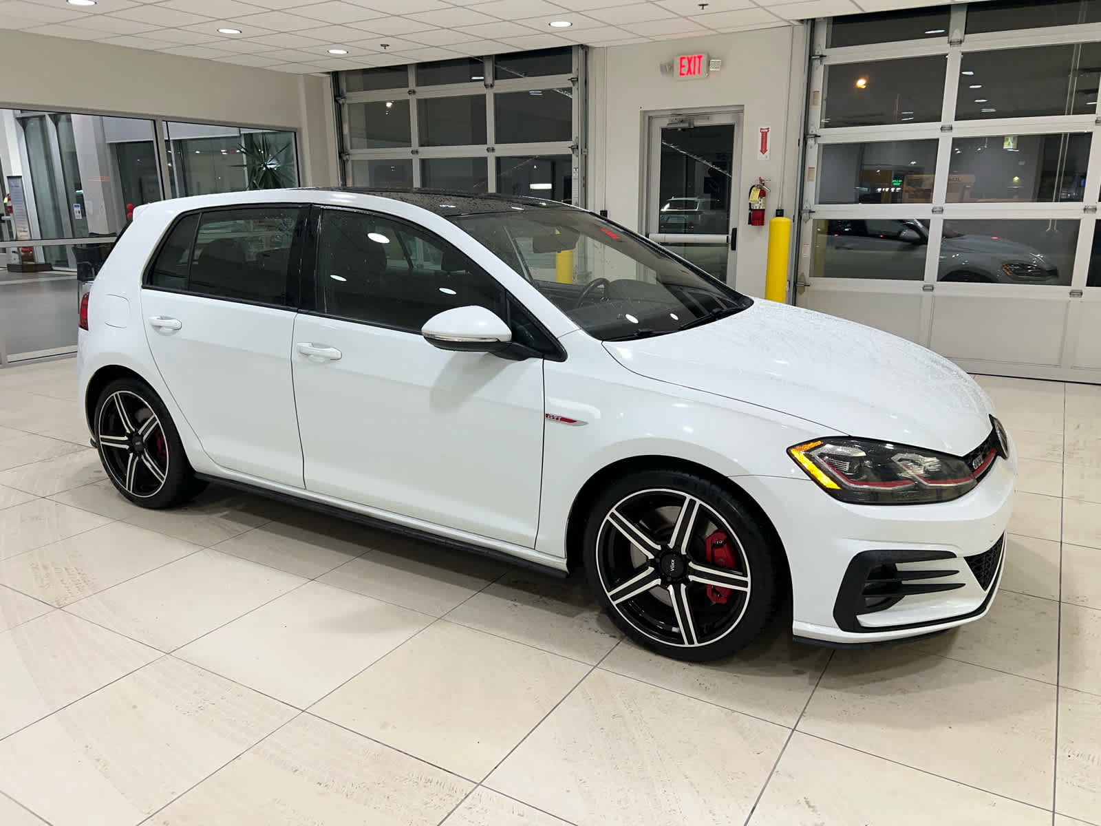 Used 2018 Volkswagen GTI SE FWD image 1