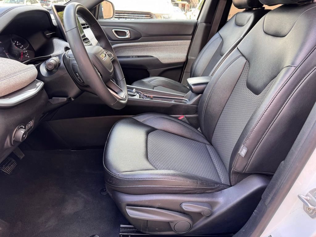 Used 2024 Jeep Compass Latitude AWD/4WD image 7