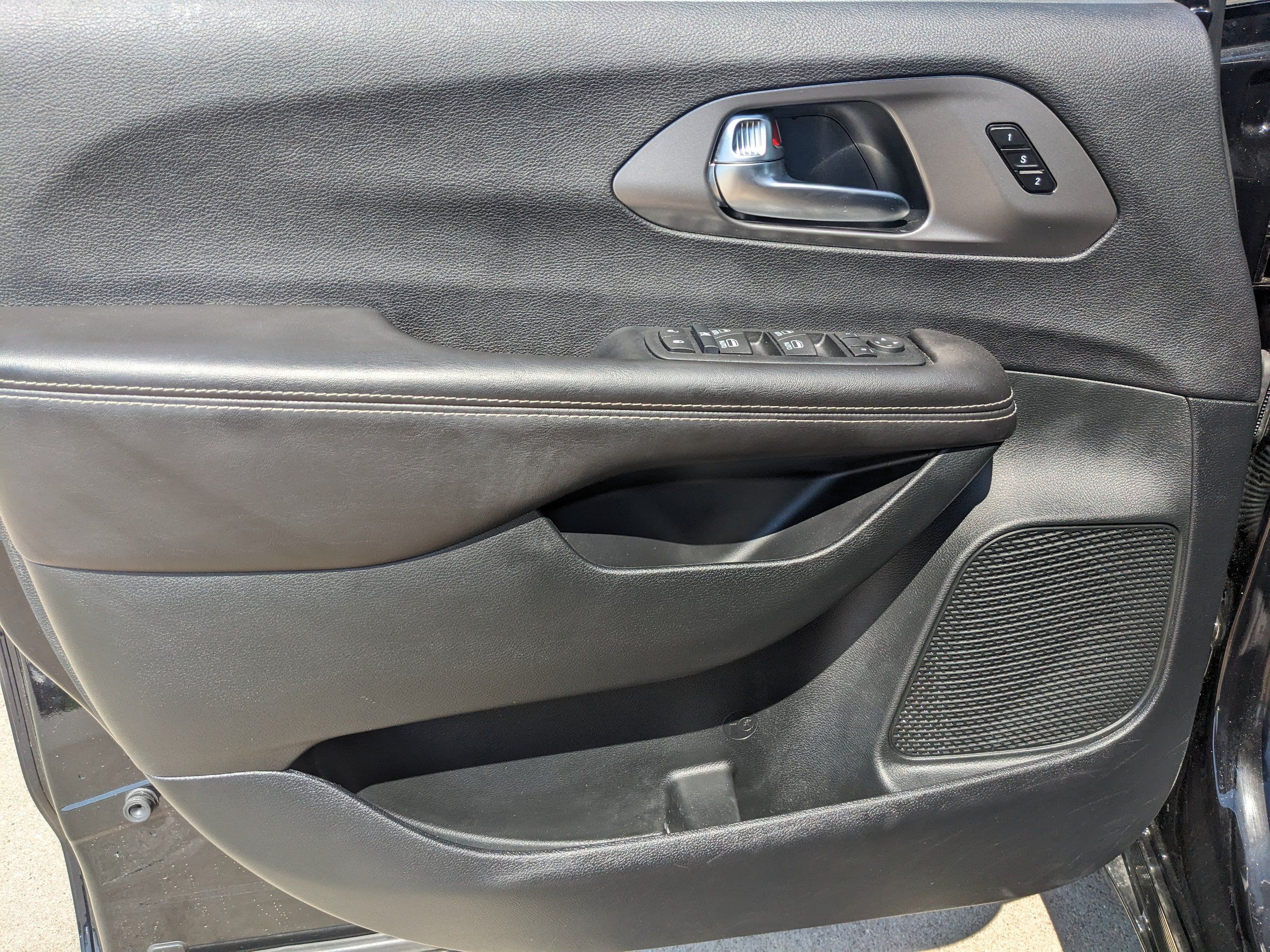 Used 2026 Chrysler Pacifica Select FWD image 35