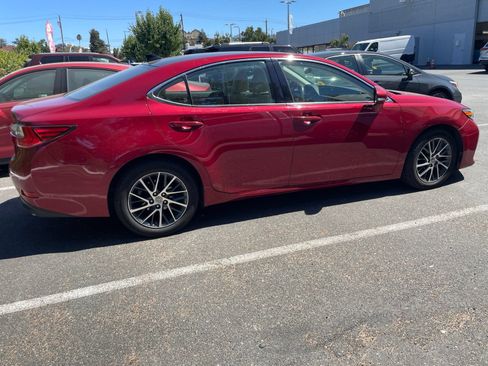 Used 2017 Lexus ES 350 w/ Navigation System Package FWD image 3