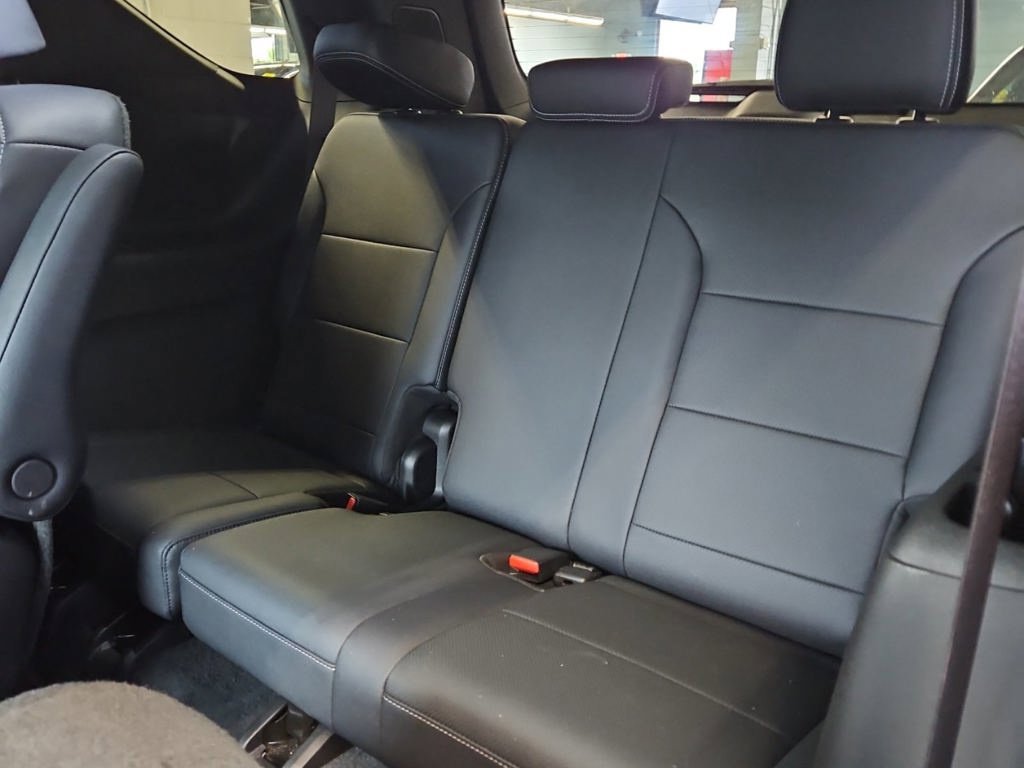 Used 2026 Chevrolet Traverse LT AWD/4WD image 9