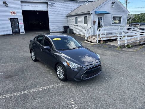Used 2018 Toyota Yaris iA FWD image 2