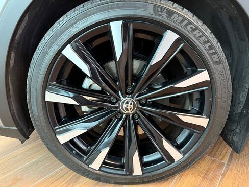 Used 2023 Toyota Crown Platinum image 14