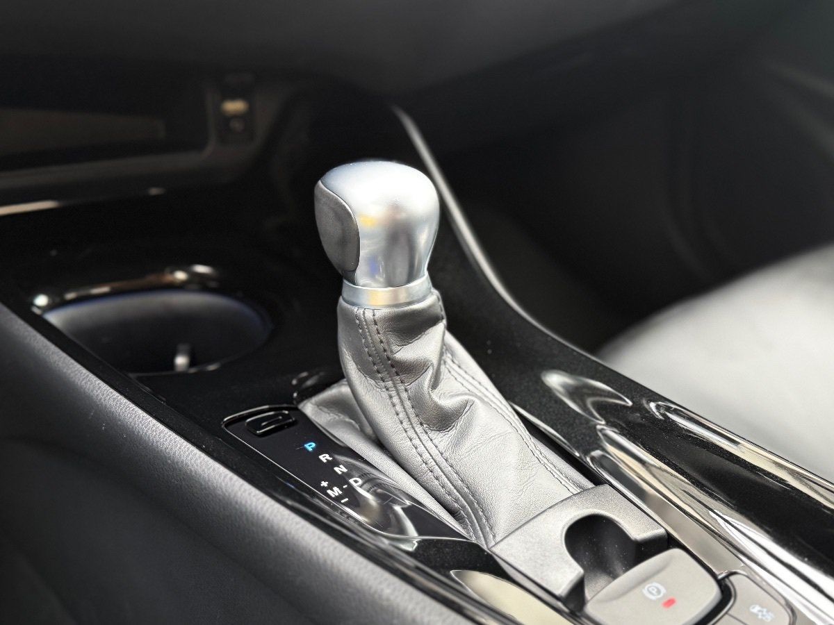 Used 2019 Toyota C-HR Limited FWD image 27