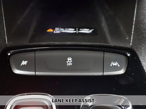 Used 2022 Chevrolet Bolt EUV LT w/ Comfort Package image 3