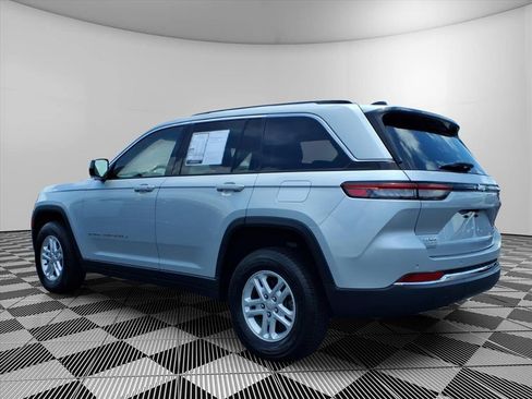 Used 2023 Jeep Grand Cherokee Laredo AWD/4WD image 25