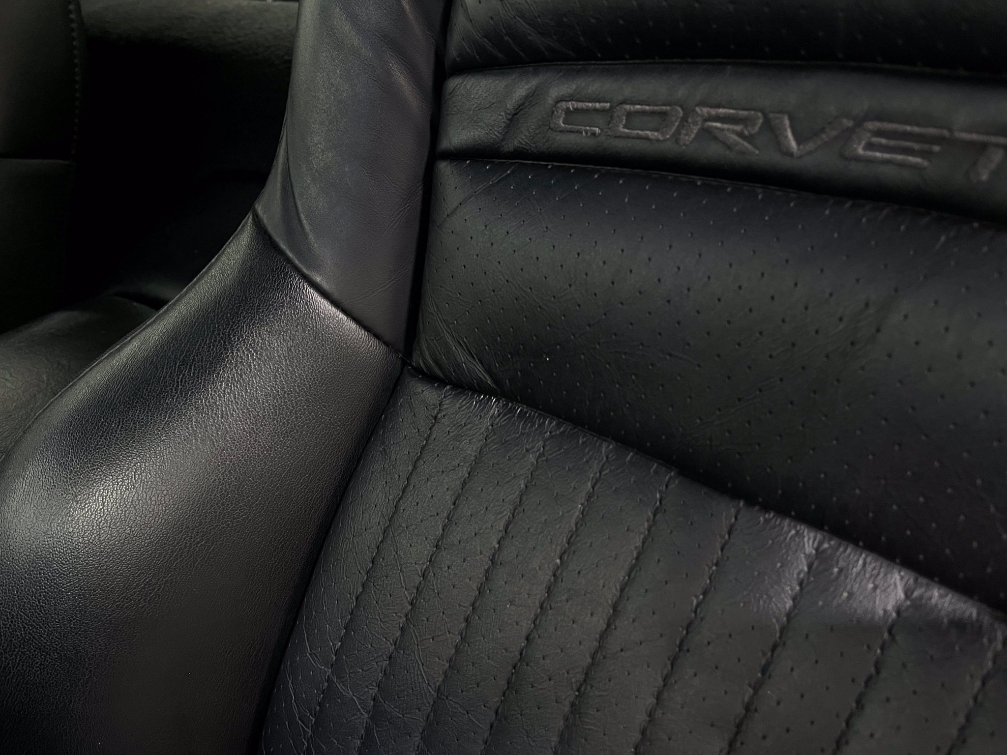 Used 2004 Chevrolet Corvette Coupe w/ Preferred Equipment Group RWD image 14
