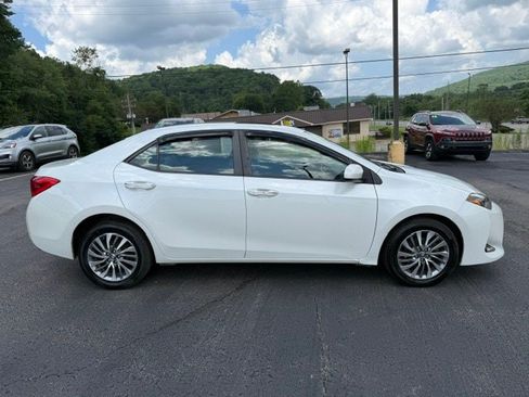 Used 2017 Toyota Corolla XLE w/ Carpet Mat Package (TMS) FWD image 2