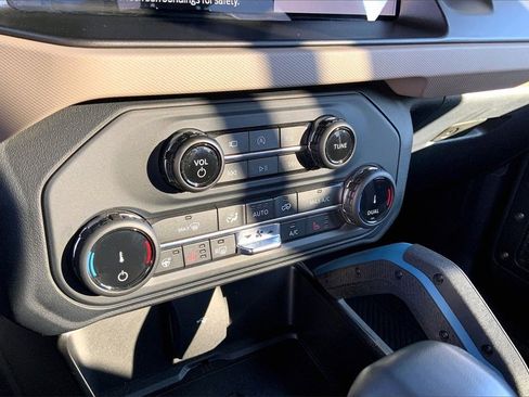 Used 2022 Ford Bronco Wildtrak image 30