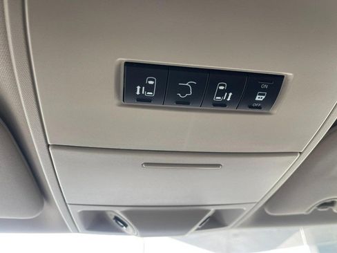 Used 2011 Dodge Grand Caravan Crew image 21