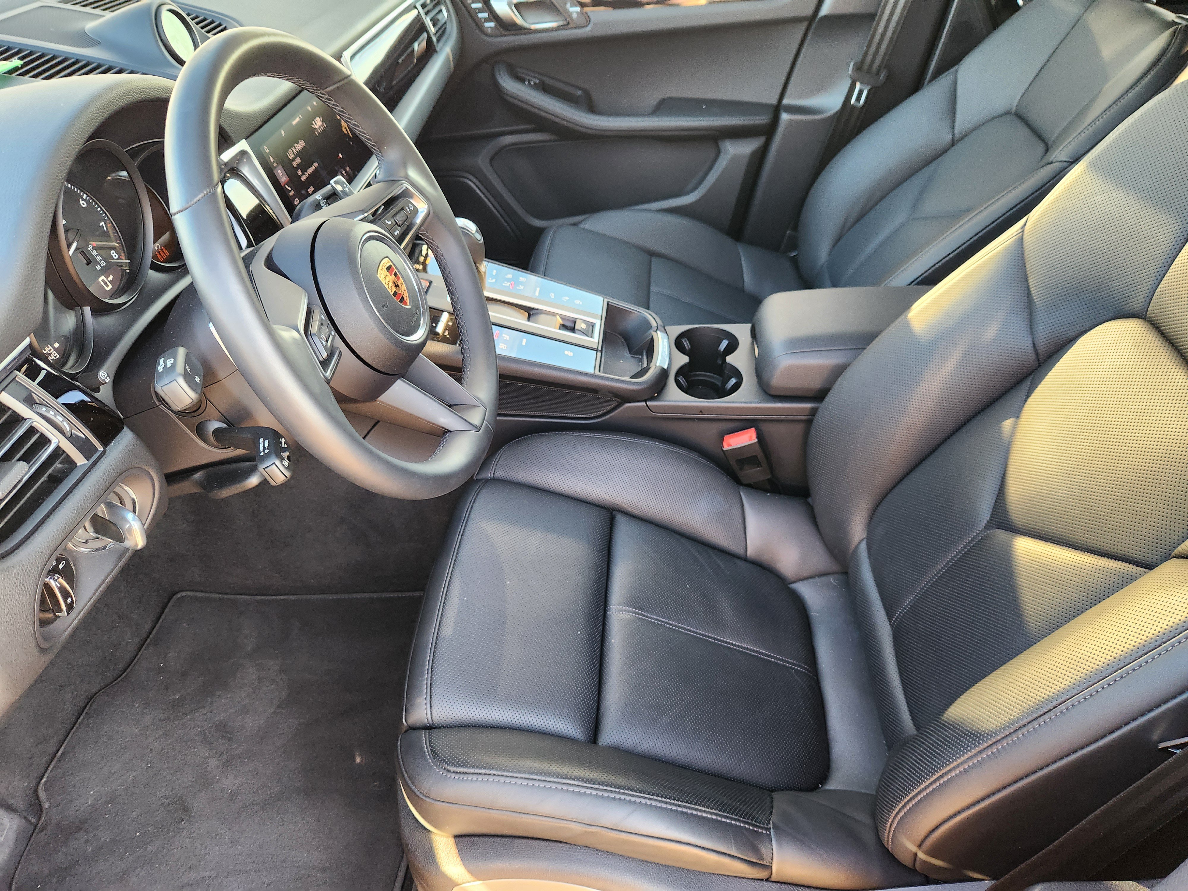 Certified 2026 Porsche Macan AWD/4WD image 14
