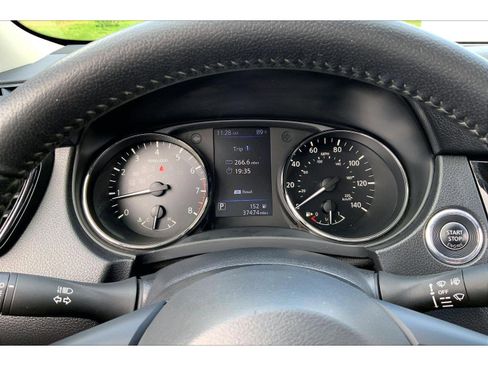 Used 2020 Nissan Rogue SV FWD image 19
