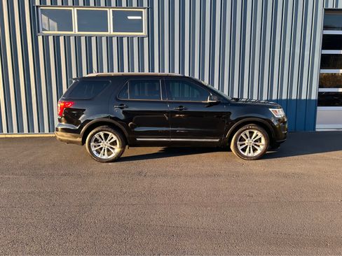 Used 2018 Ford Explorer XLT w/ Equipment Group 202A image 27