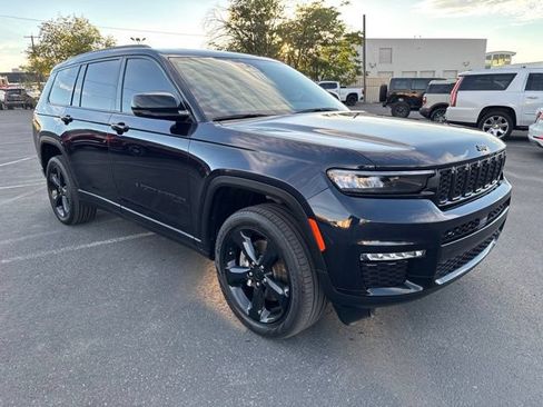Used 2024 Jeep Grand Cherokee L Limited w/ Black Appearance Package AWD/4WD image 8