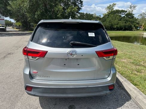 Used 2018 Toyota Highlander SE FWD image 5