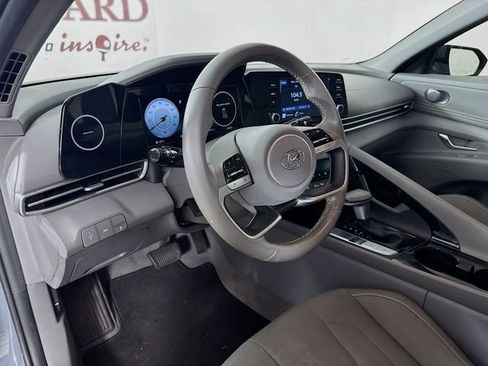 Used 2022 Hyundai Elantra SEL w/ Convenience + Premium Package image 11