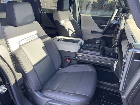 New 2026 GMC Hummer EV SUV w/ LPO, Roof Cross Rail Package AWD/4WD image 28