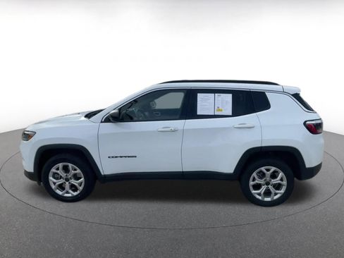 Used 2025 Jeep Compass Latitude image 9