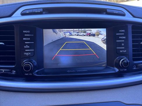 Used 2019 Kia Sorento LX w/ LX Convenience Package image 22