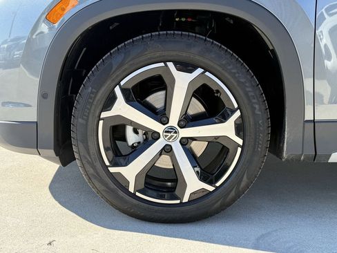 New 2026 Volkswagen Tiguan SE image 9