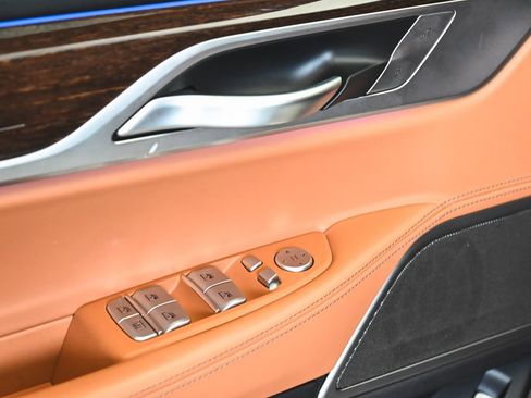 Used 2022 BMW 740i xDrive w/ M Sport Package image 8