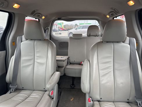 Used 2013 Toyota Sienna XLE image 15