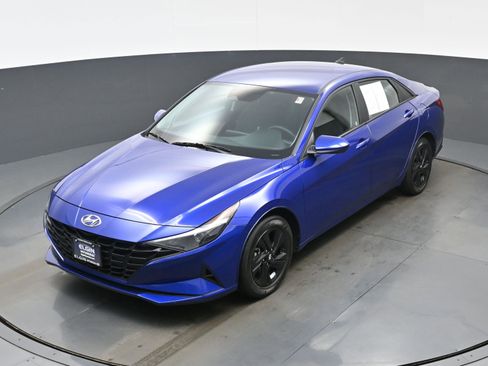 Used 2023 Hyundai Elantra SEL w/ Preferred Accessory Package image 32