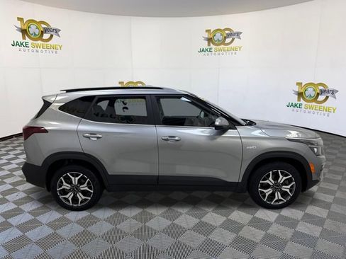 Used 2023 Kia Seltos EX image 11