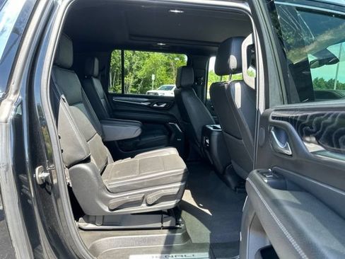 Used 2022 GMC Yukon XL Denali AWD/4WD image 14
