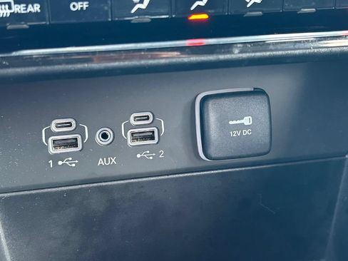 Used 2025 Jeep Grand Cherokee Limited RWD image 28