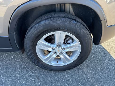 Used 2021 Chevrolet Trax LT w/ Driver Confidence Package image 31