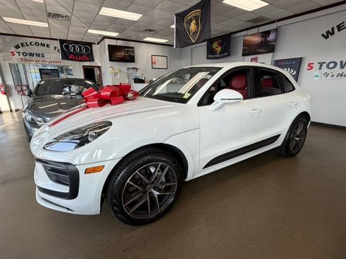 Used 2024 Porsche Macan Turbo AWD/4WD image 8