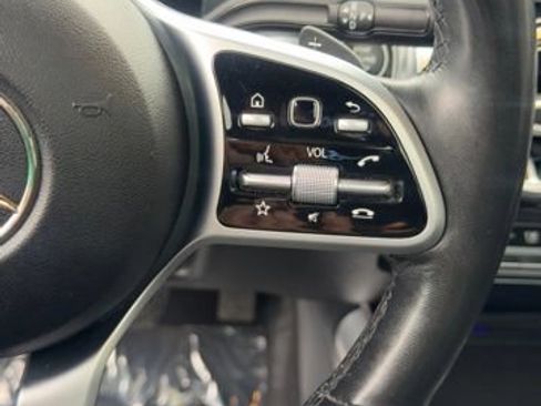 Used 2021 Mercedes-Benz GLB 250 4MATIC w/ Premium Package image 10