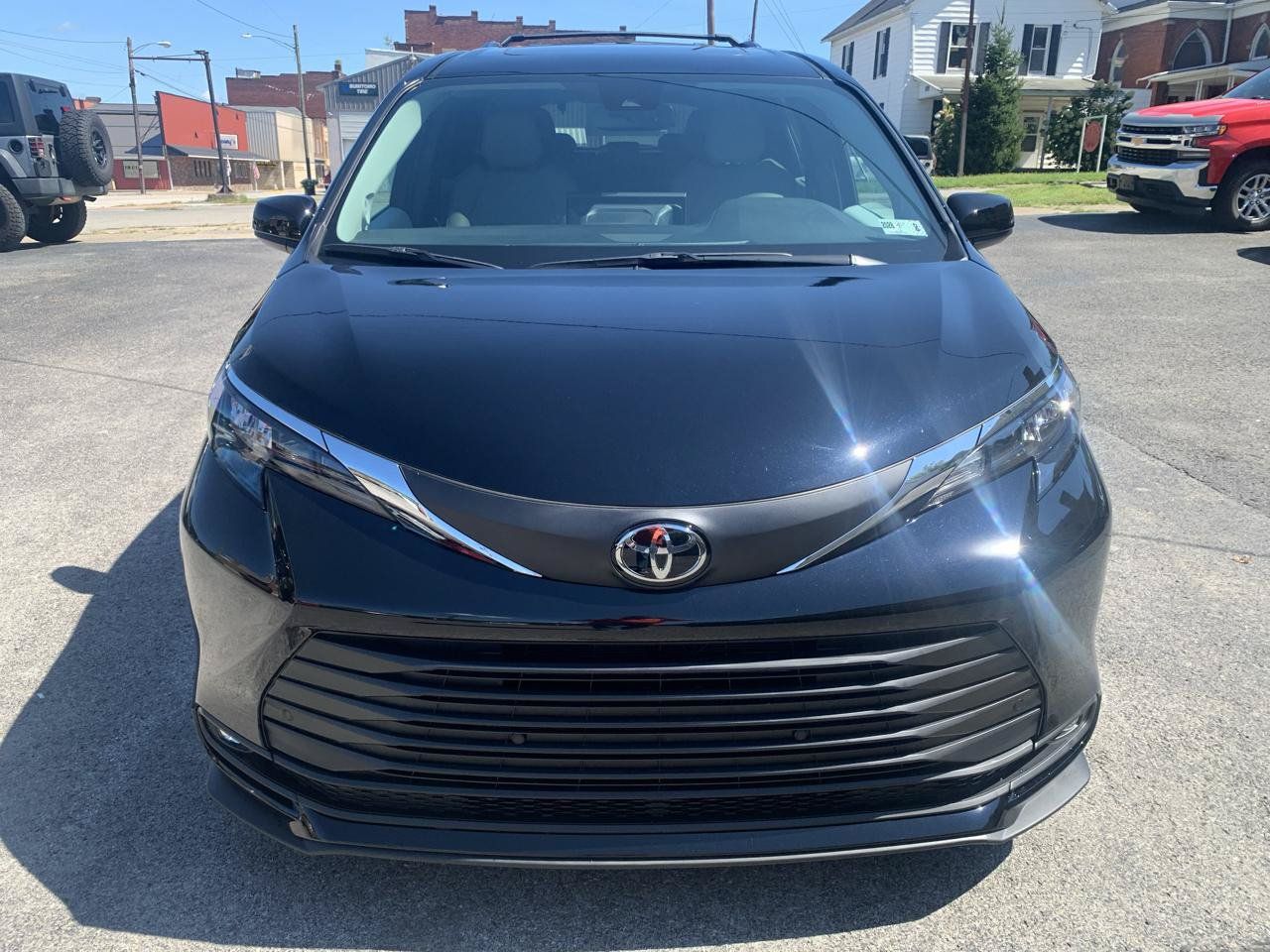 Used 2026 Toyota Sienna XLE AWD/4WD image 8