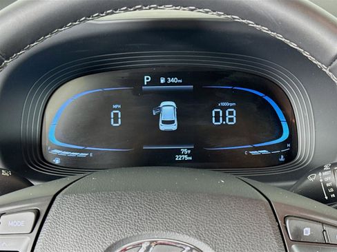 Certified 2025 Hyundai Venue SEL image 13