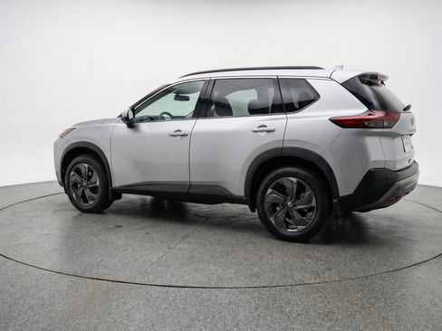 Used 2025 Nissan Rogue SV AWD/4WD image 6