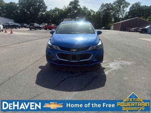 Used 2018 Chevrolet Cruze LT w/ Convenience Package FWD image 9