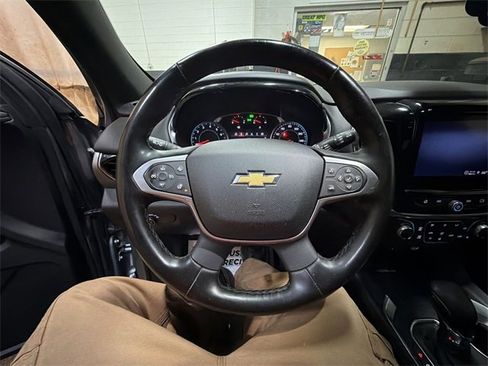 Used 2023 Chevrolet Traverse LT w/ Rear Camera Mirror Package image 14