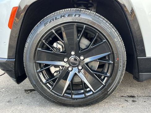 Used 2024 Jeep Wagoneer Launch Edition image 10