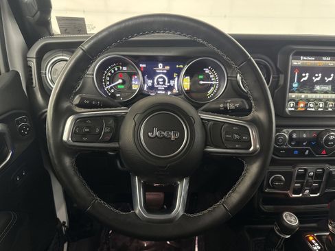Used 2023 Jeep Wrangler Unlimited Sahara w/ Cold Weather Group AWD/4WD image 16