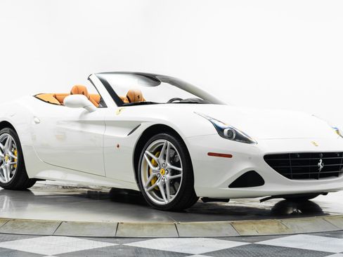 Used 2015 Ferrari California T image 41