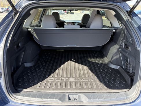 Used 2025 Subaru Outback Premium image 12